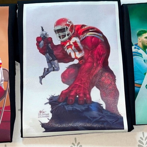 Selling memorabilia shirts! NFL, CHIEFS, MAHOMES - Picture 1 of 4